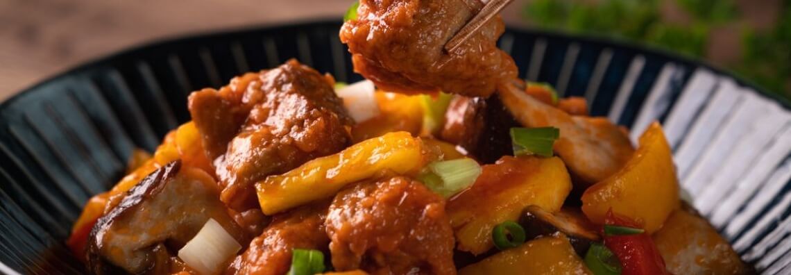 Wieprzowina w stylu azjatyckim to szybki i łatwy przepis na obiad z łopatki wieprzowej, który przygotujesz w wolnowarze Crockpot